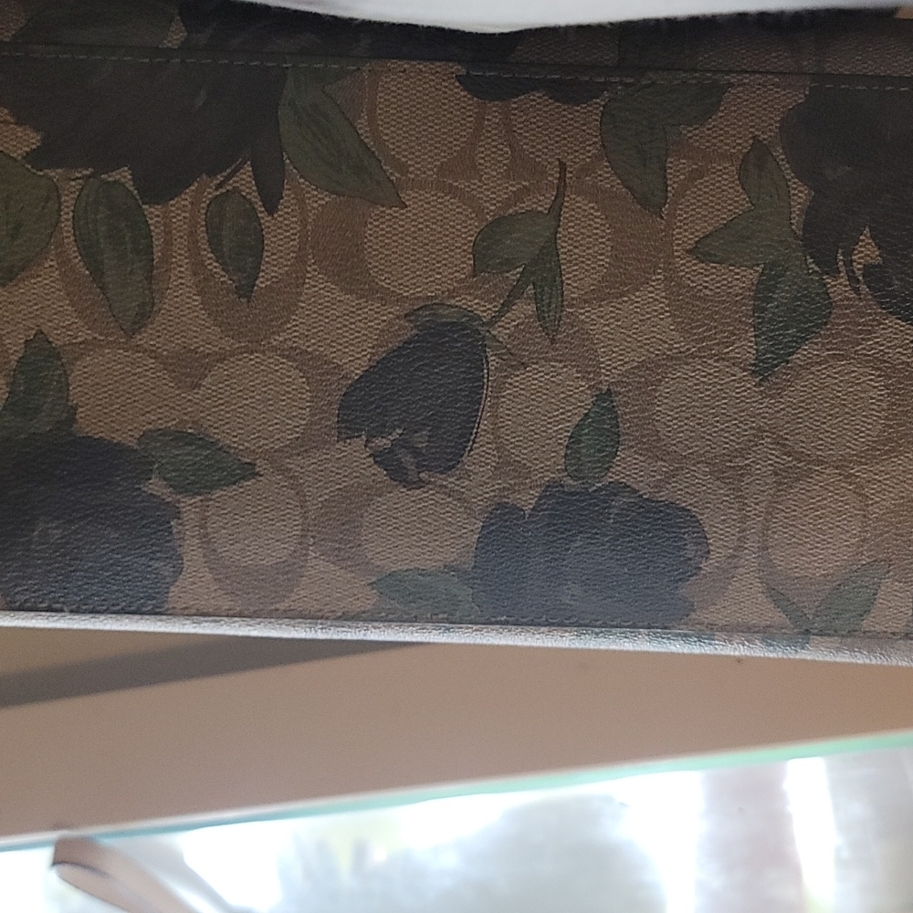 I gently used Coach(authentic) shoulder tote bag. - Picture 4 of 4